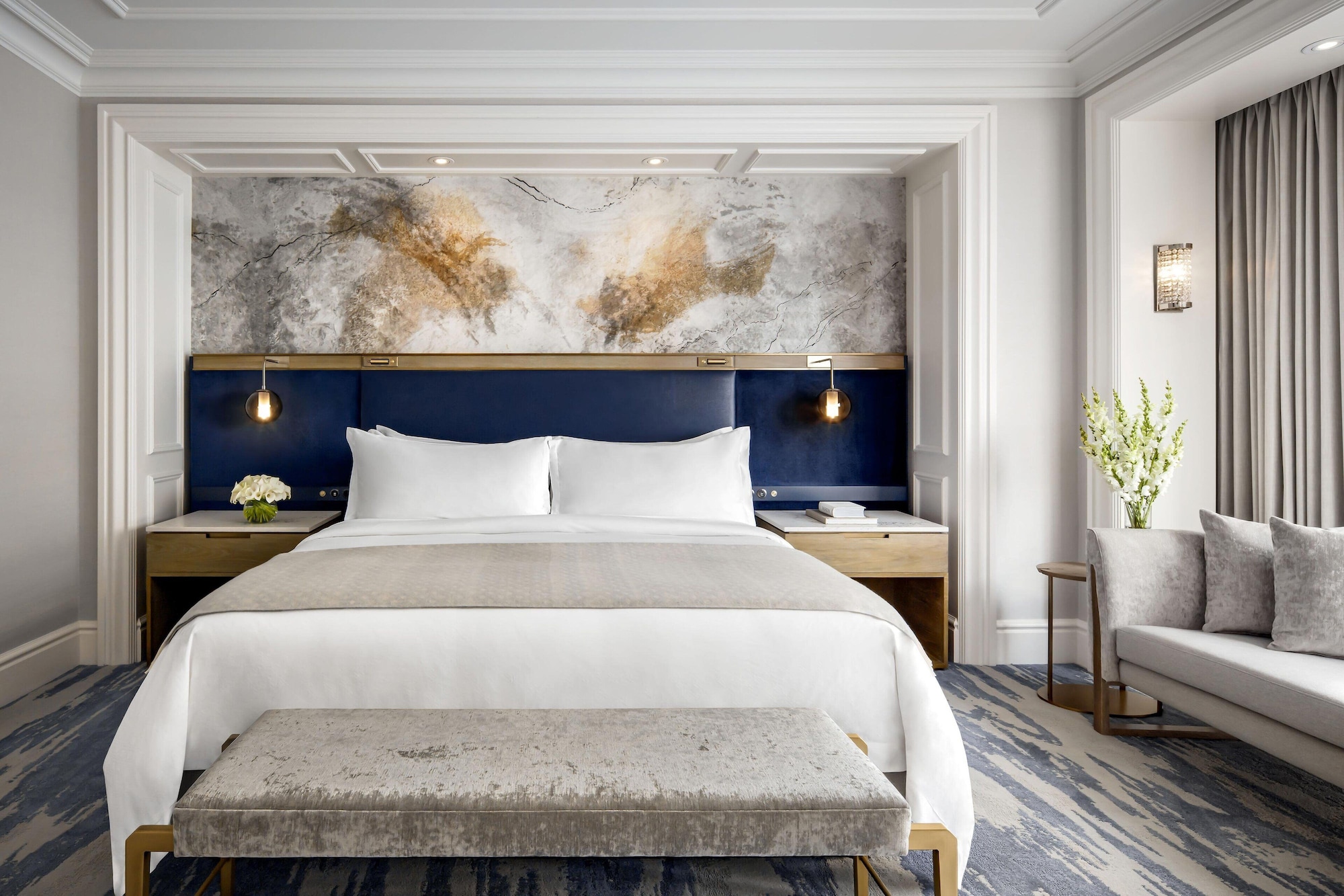 Room at The St Regis Toronto, TORONTO