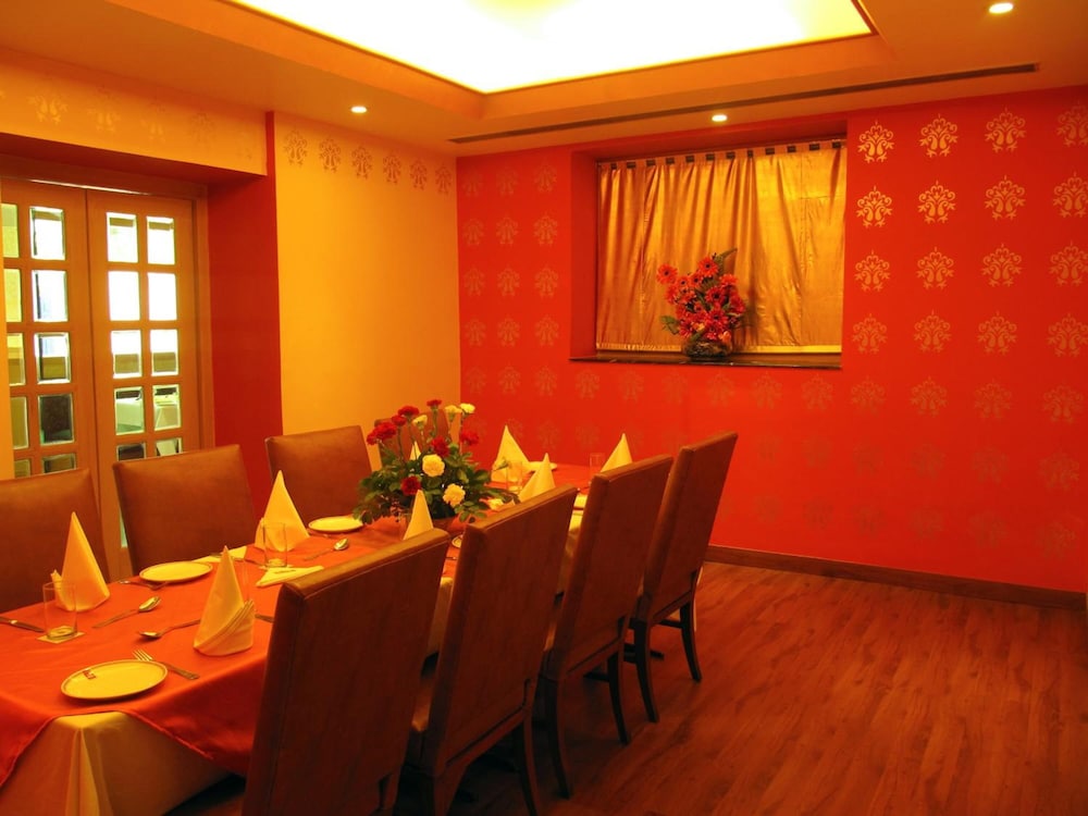 Ritz Plaza 33/50