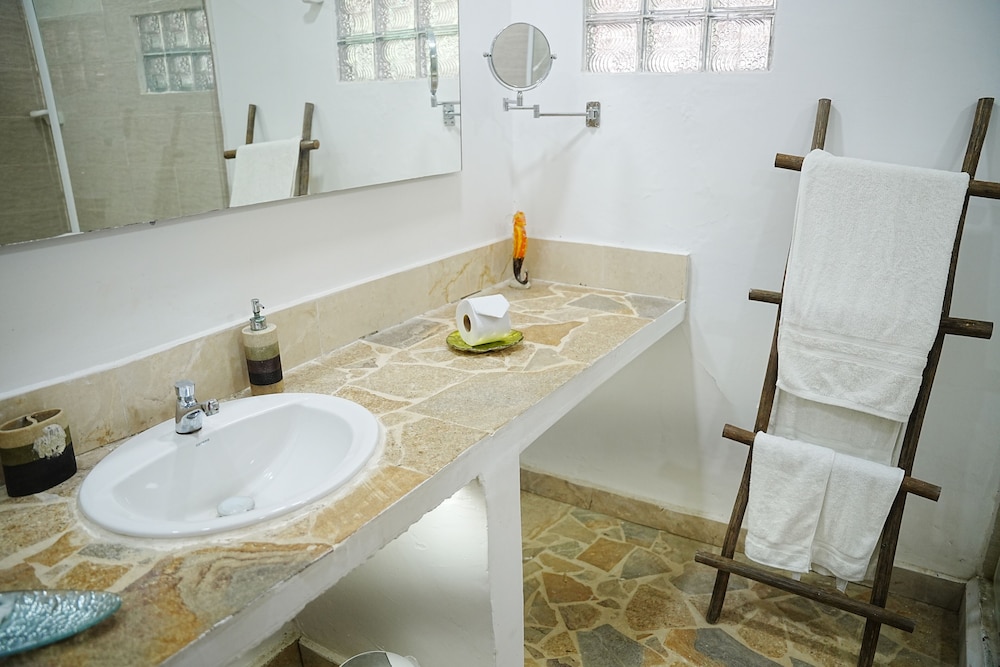 HOTEL ISLA REAL 48/48
