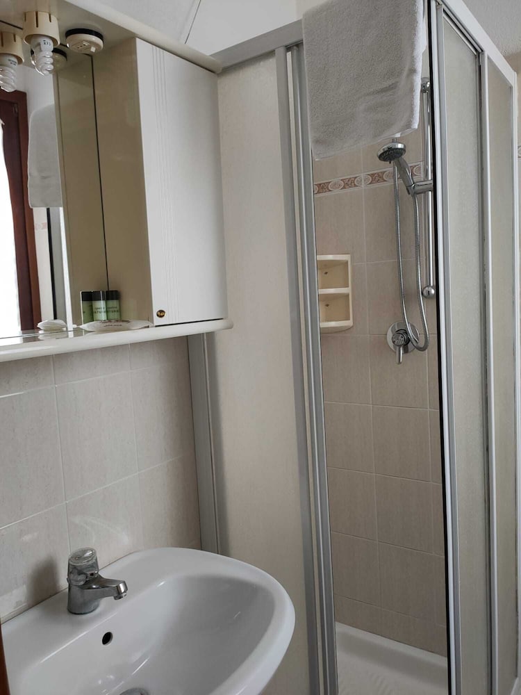 Hotel Villa Sara 54/60