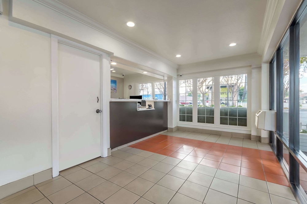 Motel6 San Jose, CA - Convention Center 8/60