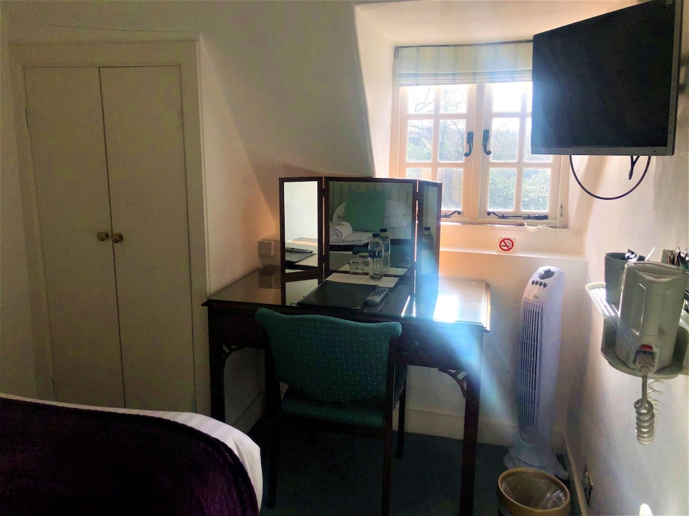 Hook House Hotel 44/49