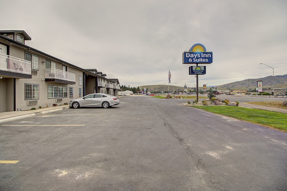 Days Inn & Suites By Wyndham Lolo 6/32