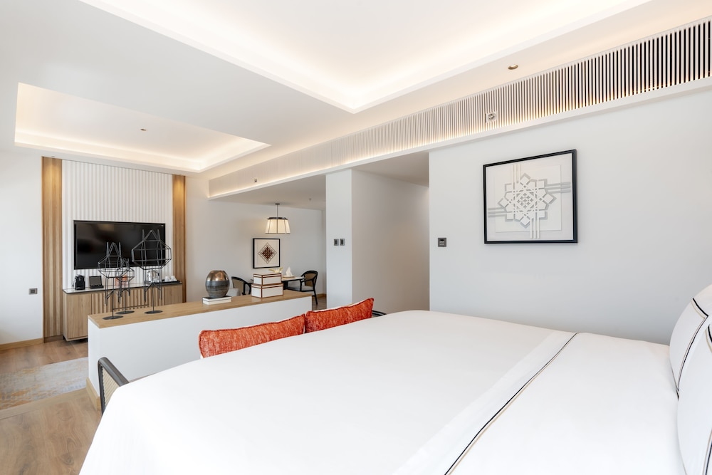The Level, Suite