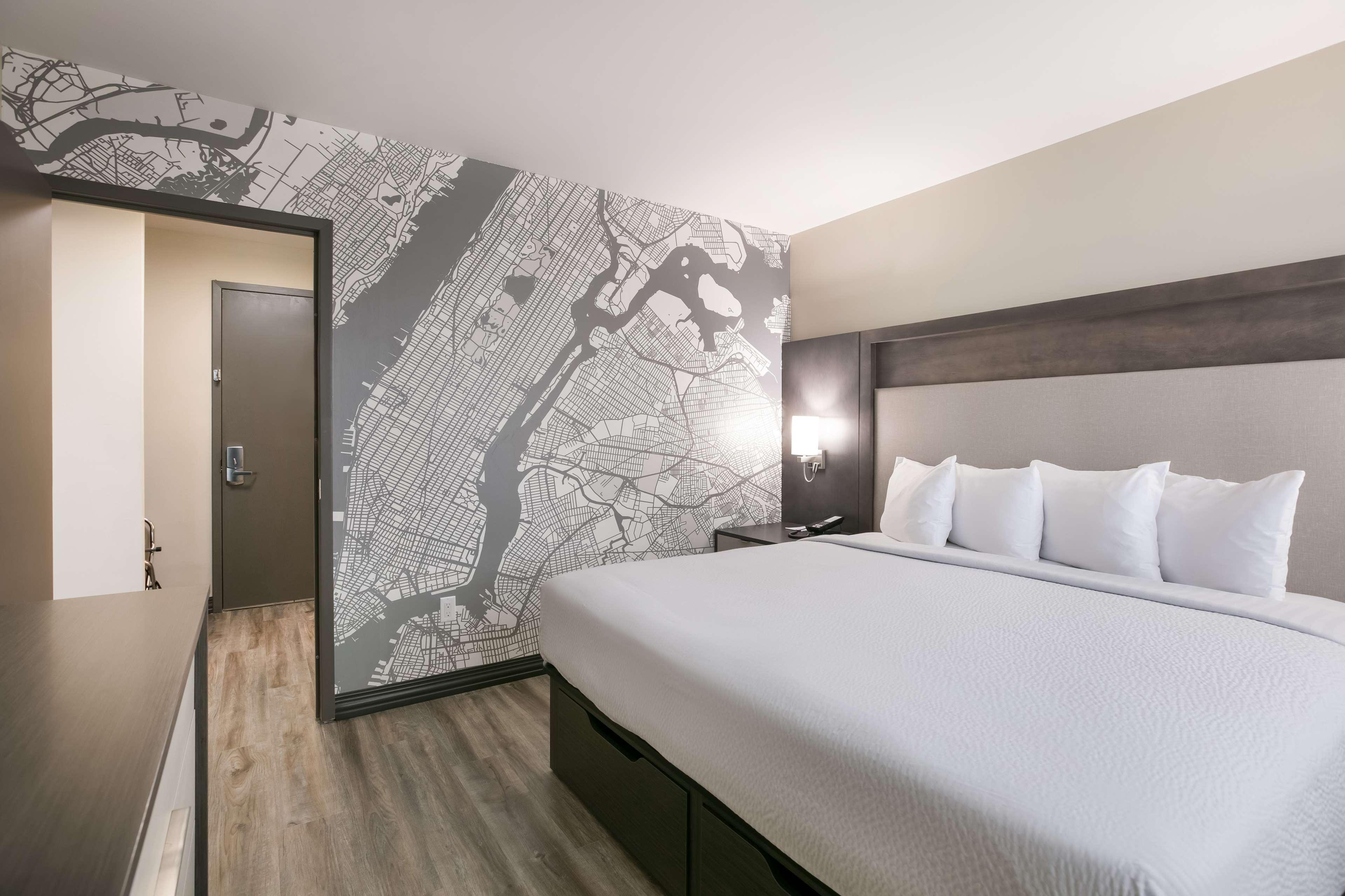 Executive Residency Bronx 10/36
