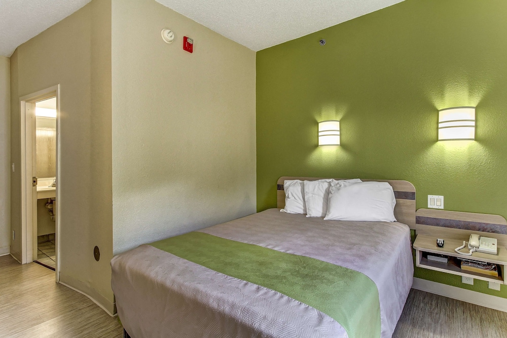 Motel6 Medina, OH - Cleveland 21/37