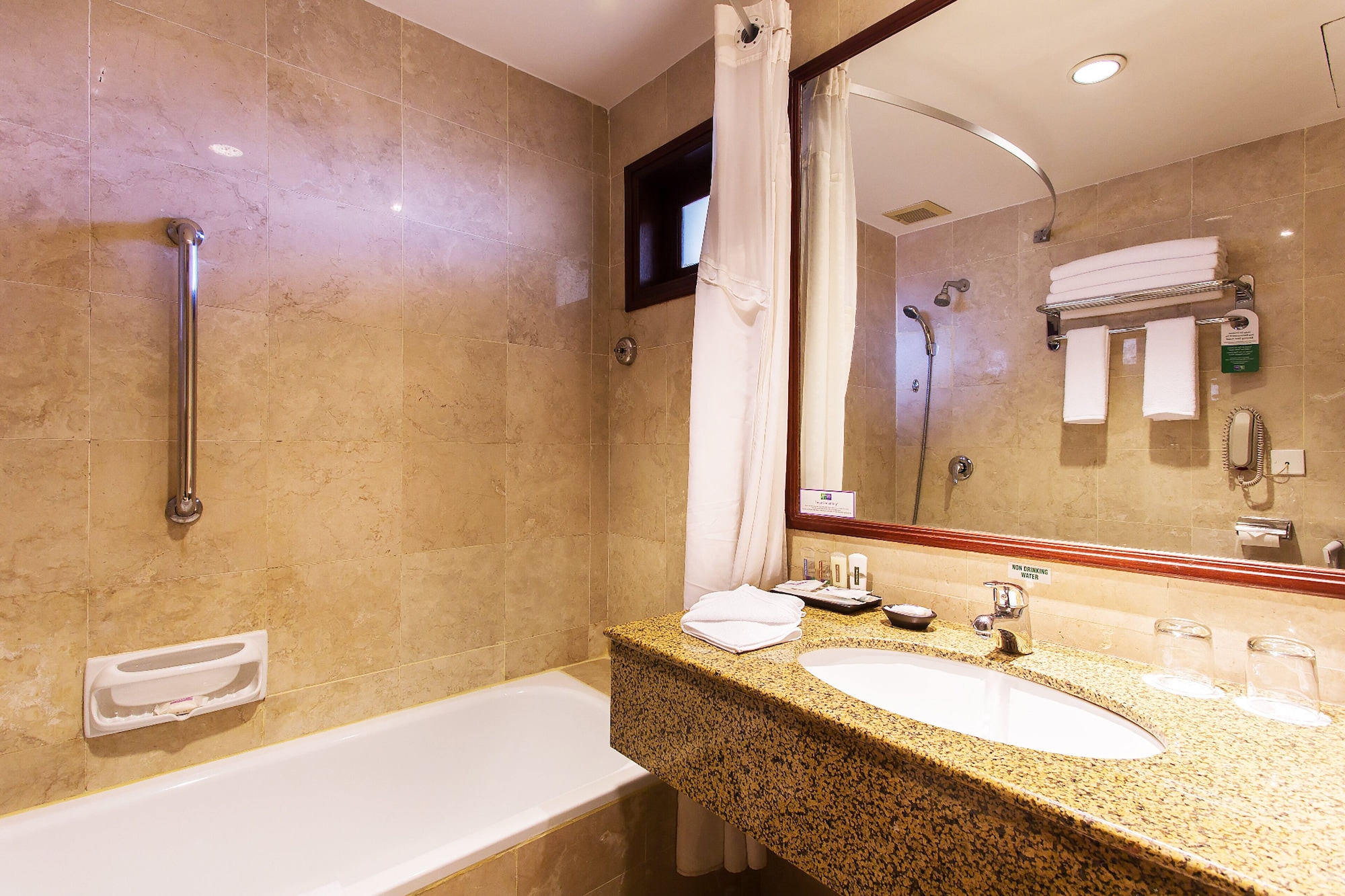 غرفة بـ4 غرف نوم، HOLIDAY INN RESORT BATAM 5/6