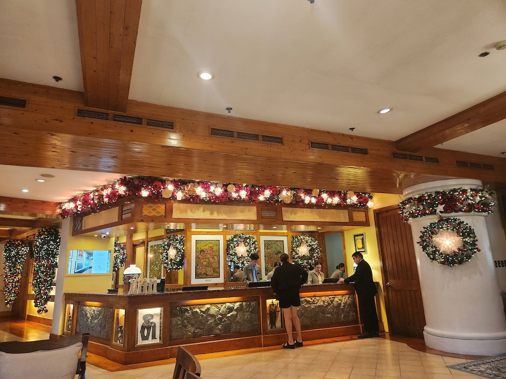 The Forest Lodge At Camp John Hay 13/75