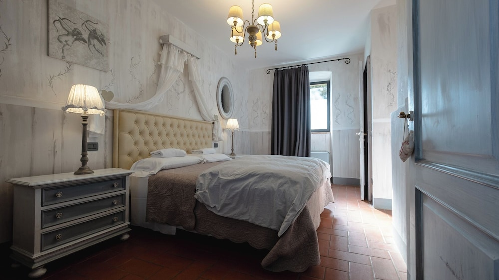 Tower, Deluxe, Queen Bed