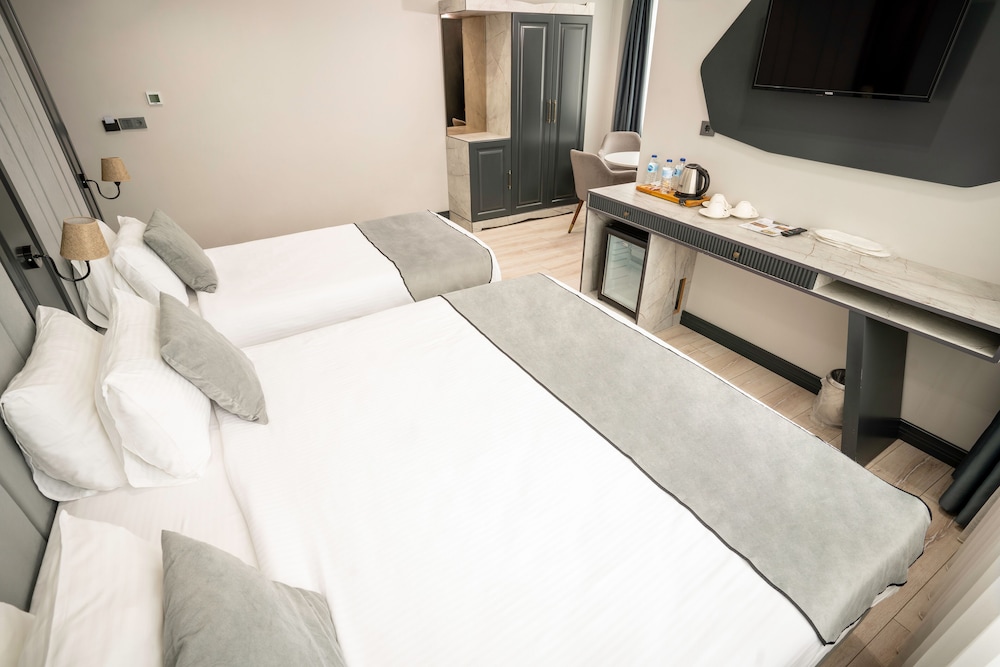 Express Plus Hotel 12/30