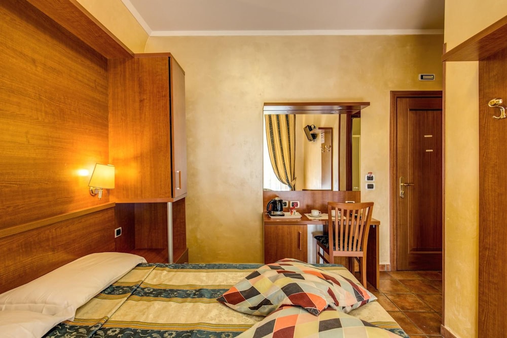 Hotel Maryelen 2 25/50