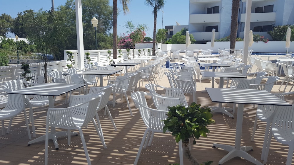 Oceanis Park Hotel 66/88