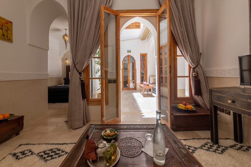 Riad Tahili 39/50
