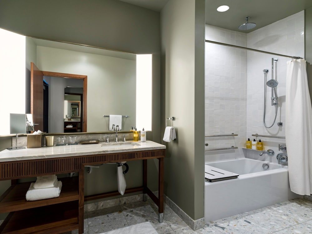 Thompson Palm Springs By Hyatt 47/48