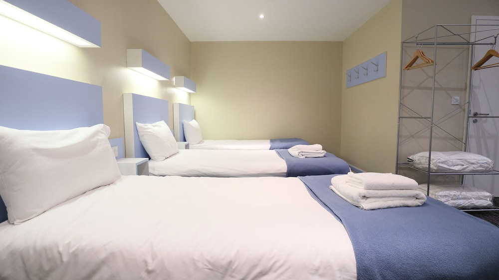 ROOM, QUADRUPLE