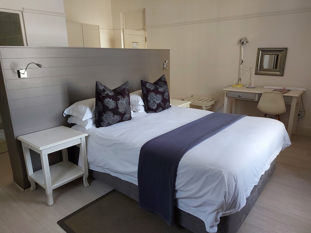 The Hampton Exclusive Guest House 8/29