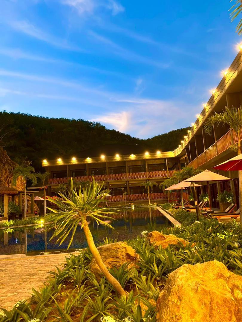 JL World Hotel Dili 42/50