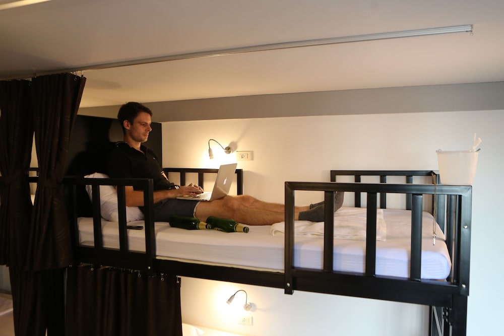 Balcony Party Hostel - Adult 18+ 2/22