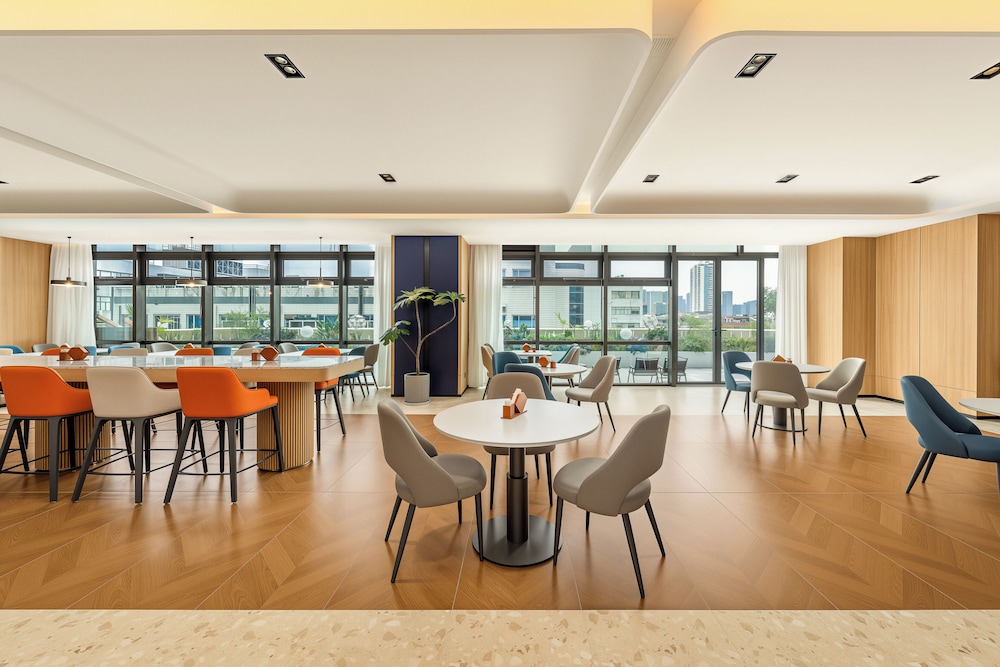 YiWu Zhonglian Kaixin Hotel 63/75