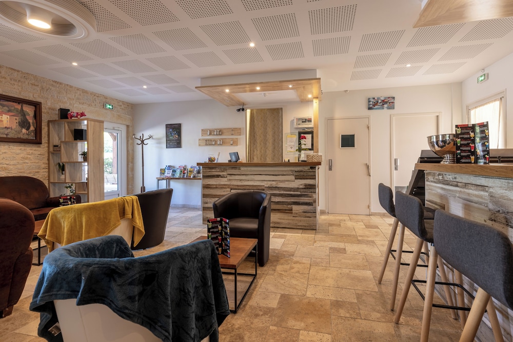 HOTEL L OUSTAL 37/50