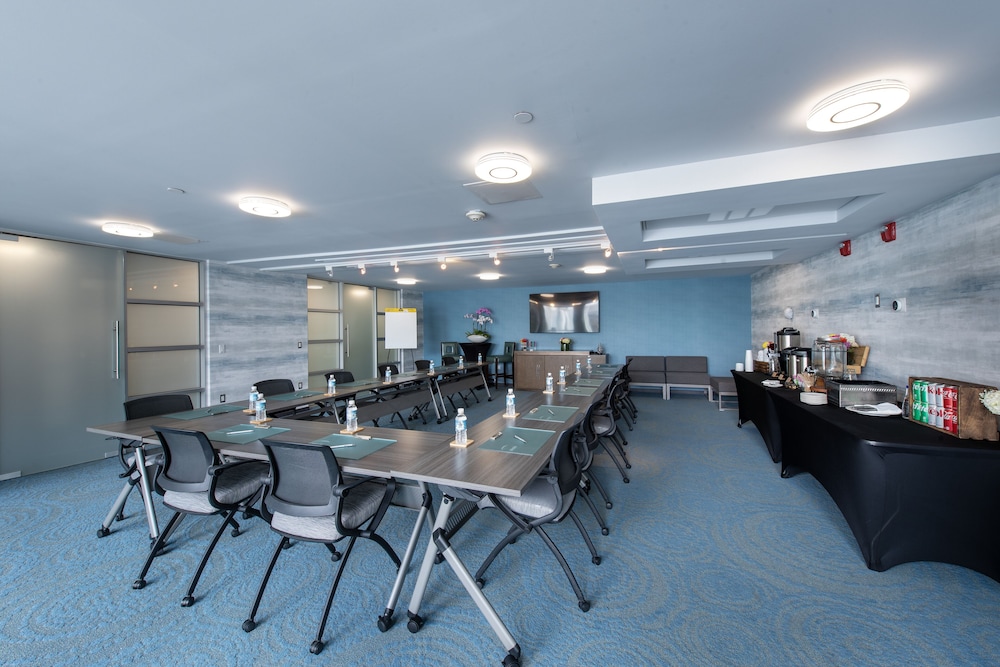 Shade Hotel Manhattan Beach 40/50