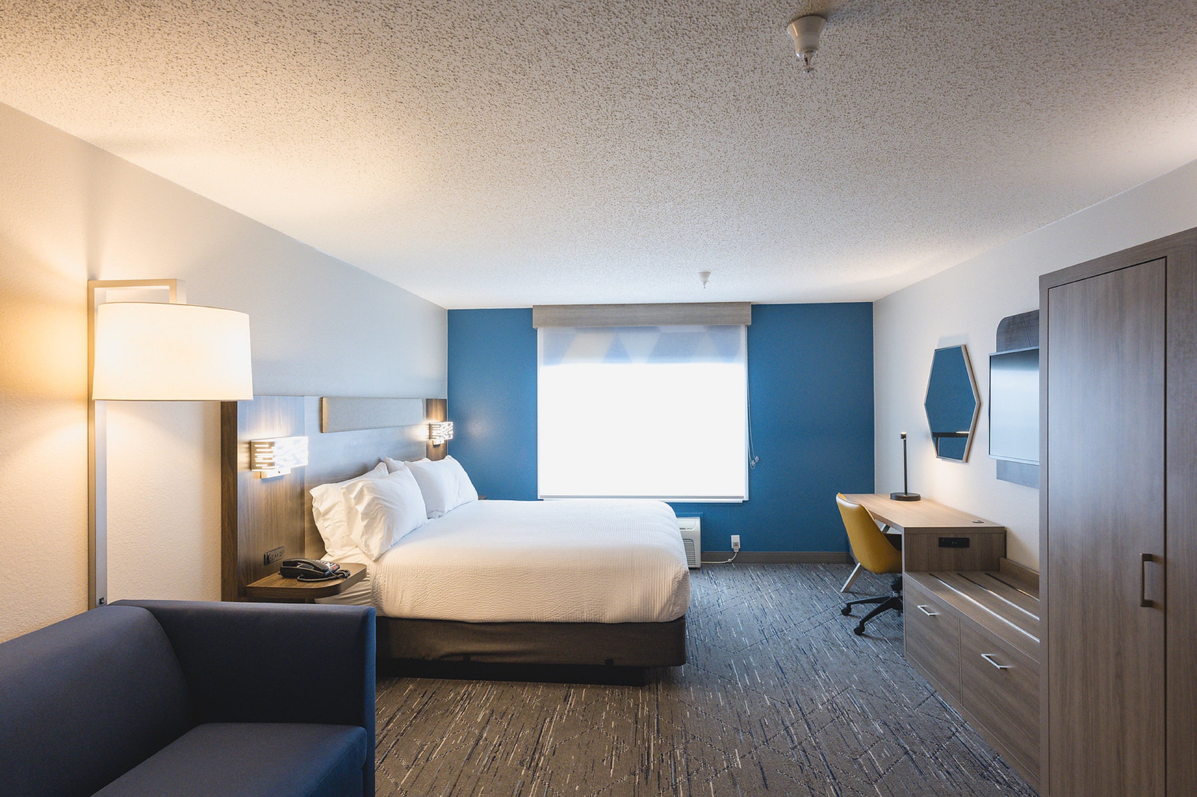 جناح بسرير كينج، Holiday Inn Express & Suites Marquette, an IHG Hotel 5/10