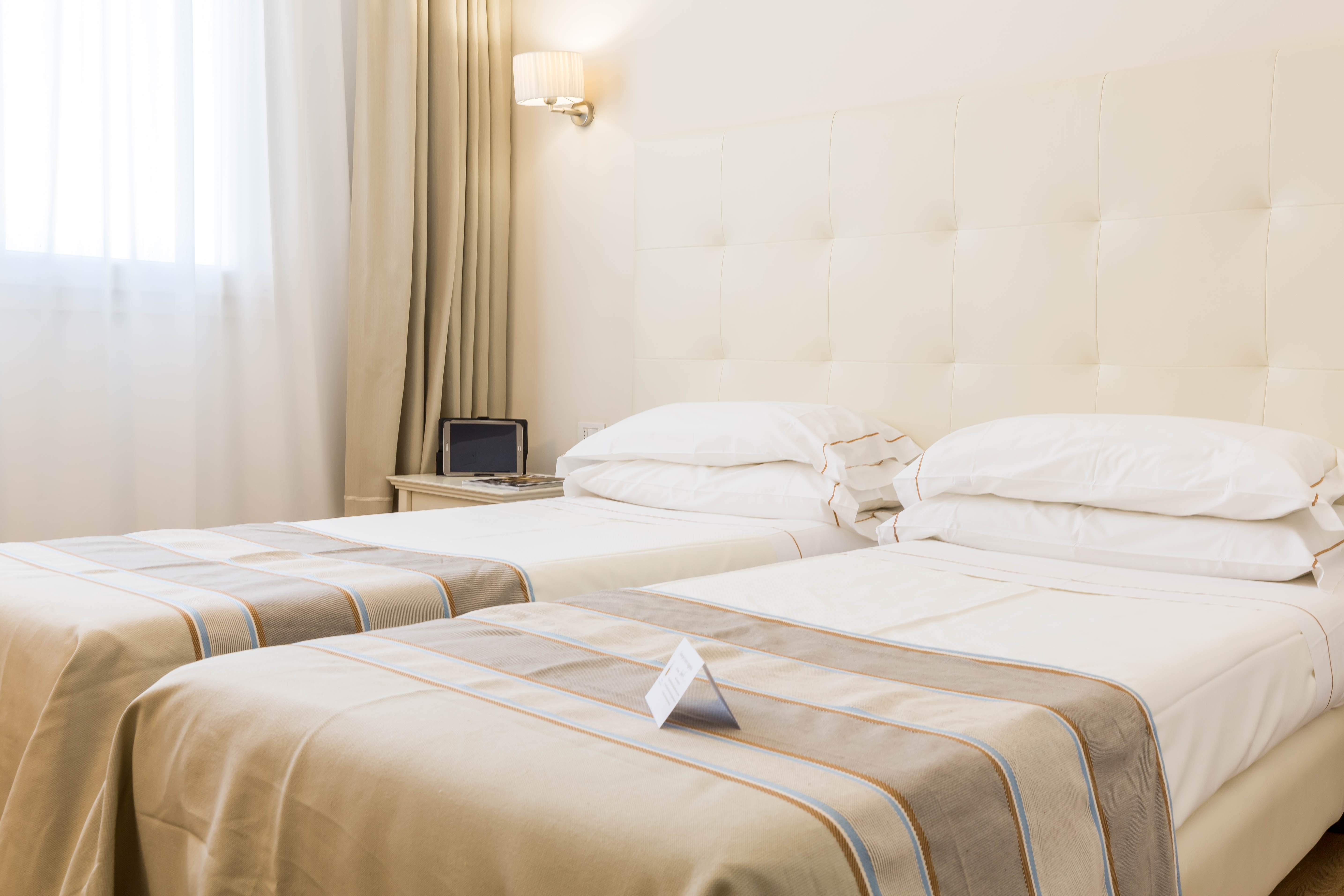 Room, Double or Twin Bed, Lateral Side Sea View