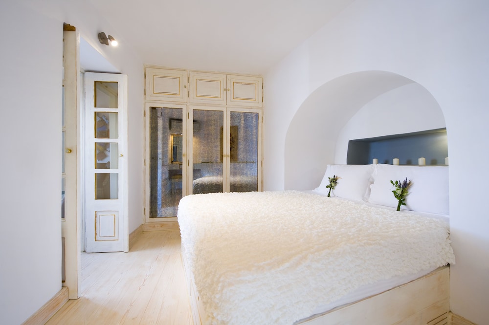 Hyperion Oia Suites 6/45