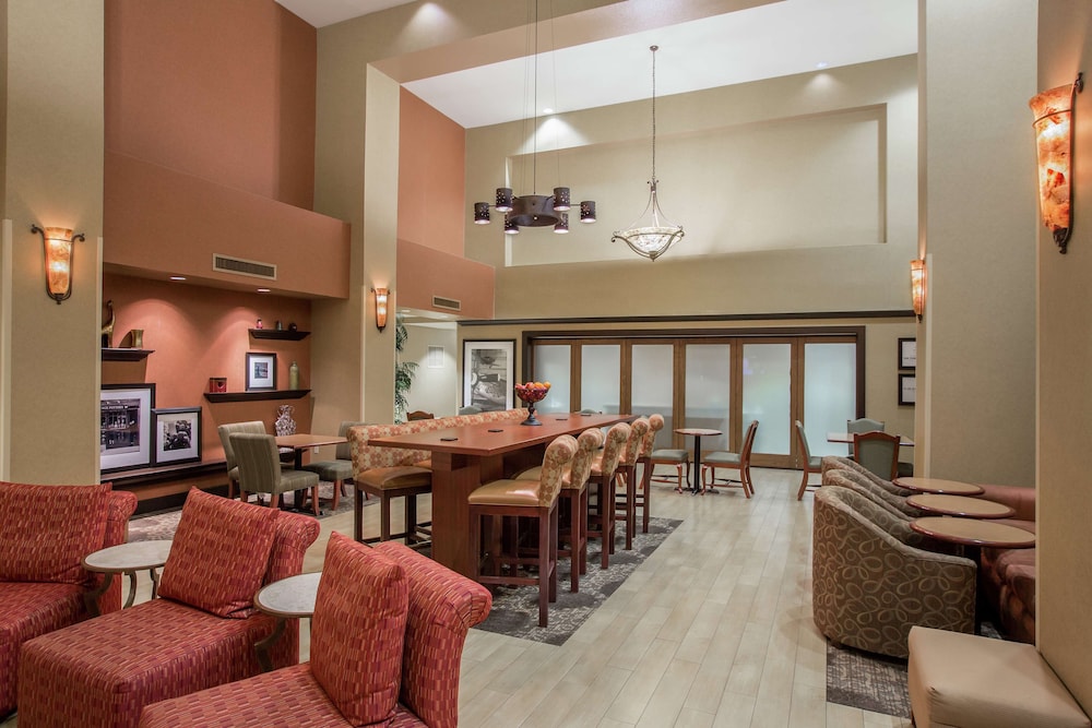 Hampton Inn Suites Yuba City 34/44