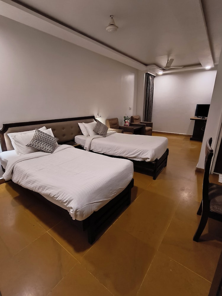 HOTEL HERITAGE 2001 12/26