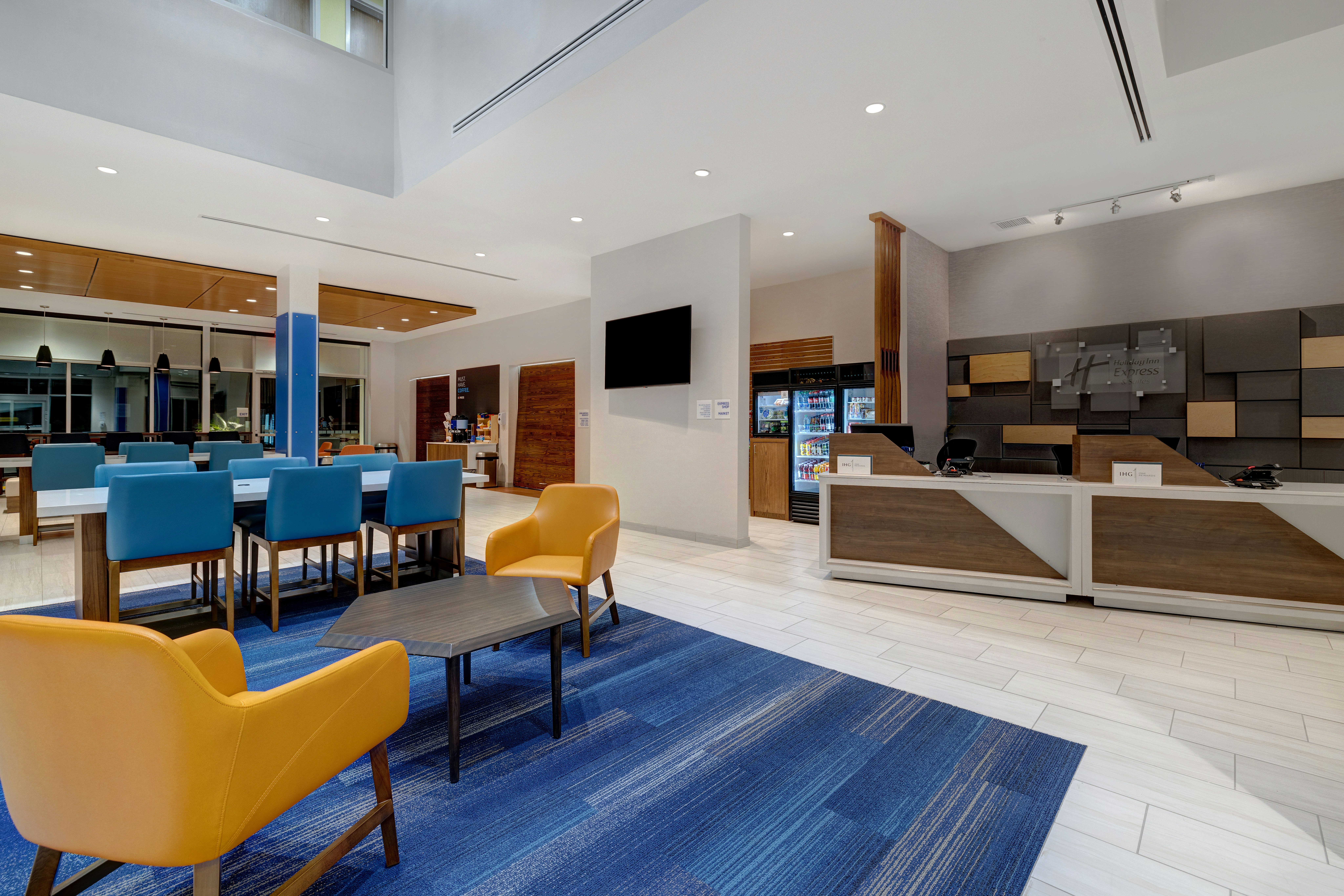 Holiday Inn Express and Suites Glendale Downtown 25/44