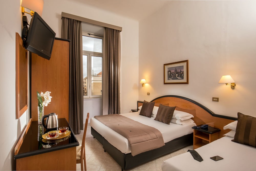 Room, Triple, 1 Double and 1 Single Bed, Hotel Sonya 5/10