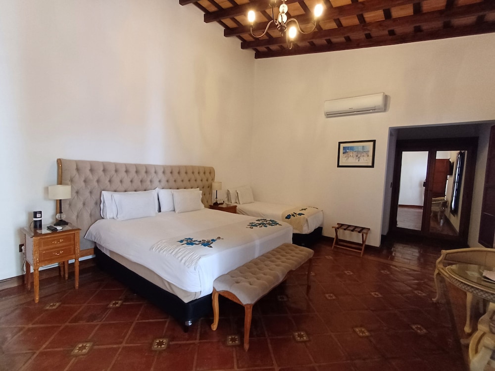Iraola Hotel Boutique 5/24