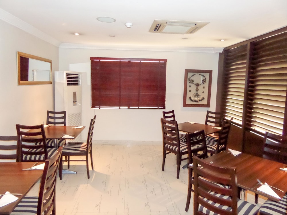 S S Hotels And Suites 33/48