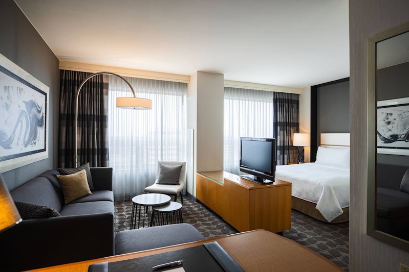 Renaissance Chicago O'hare Suites 36/47