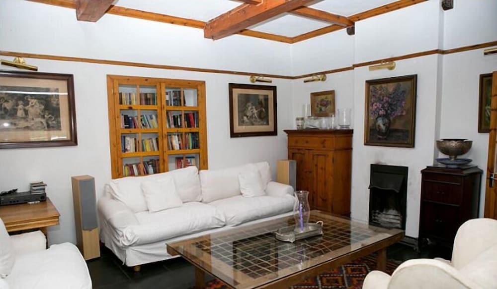 Sandton Farmhouse Executive B&B 20/38