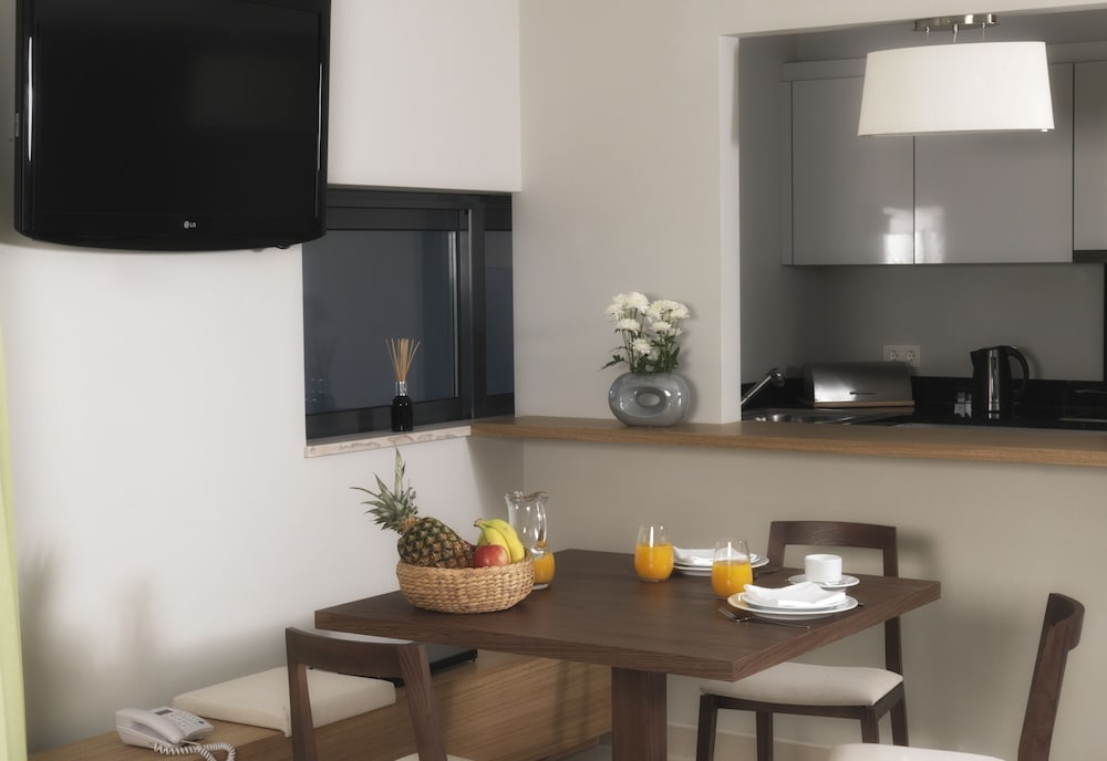 Agua Hotels Riverside 35/49