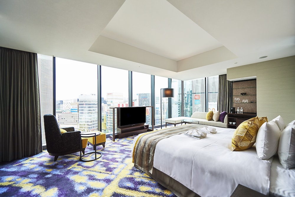 ROOM, KING BED, CITY VIEW, CORNER
