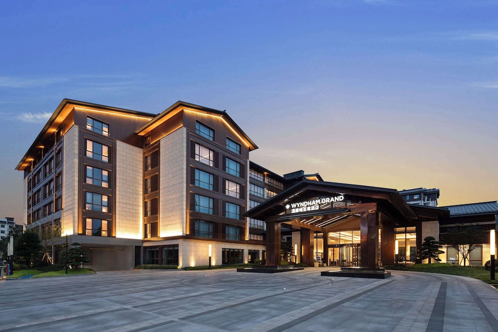 Wyndham Grand Xinchang Downtown 3/28