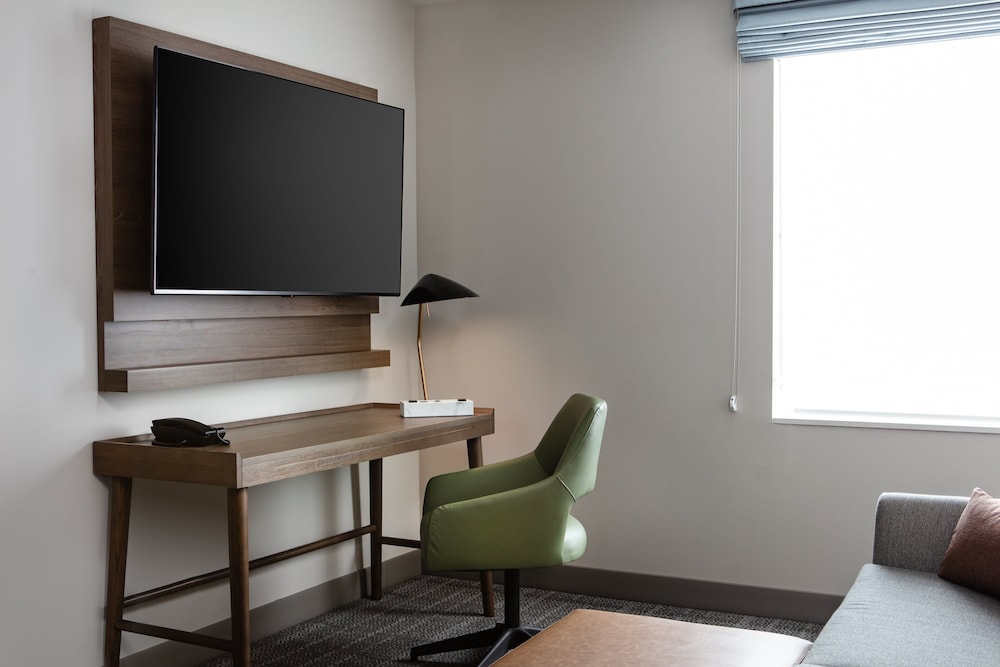 Staybridge Suites Iowa City Coralville 48/50