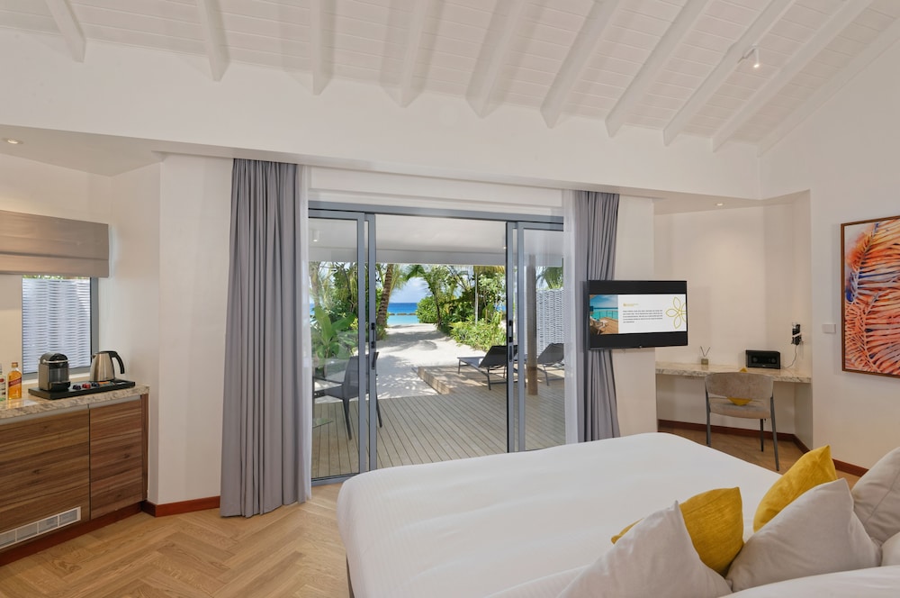 OUTRIGGER Maldives Maafushivaru Resort 16/50