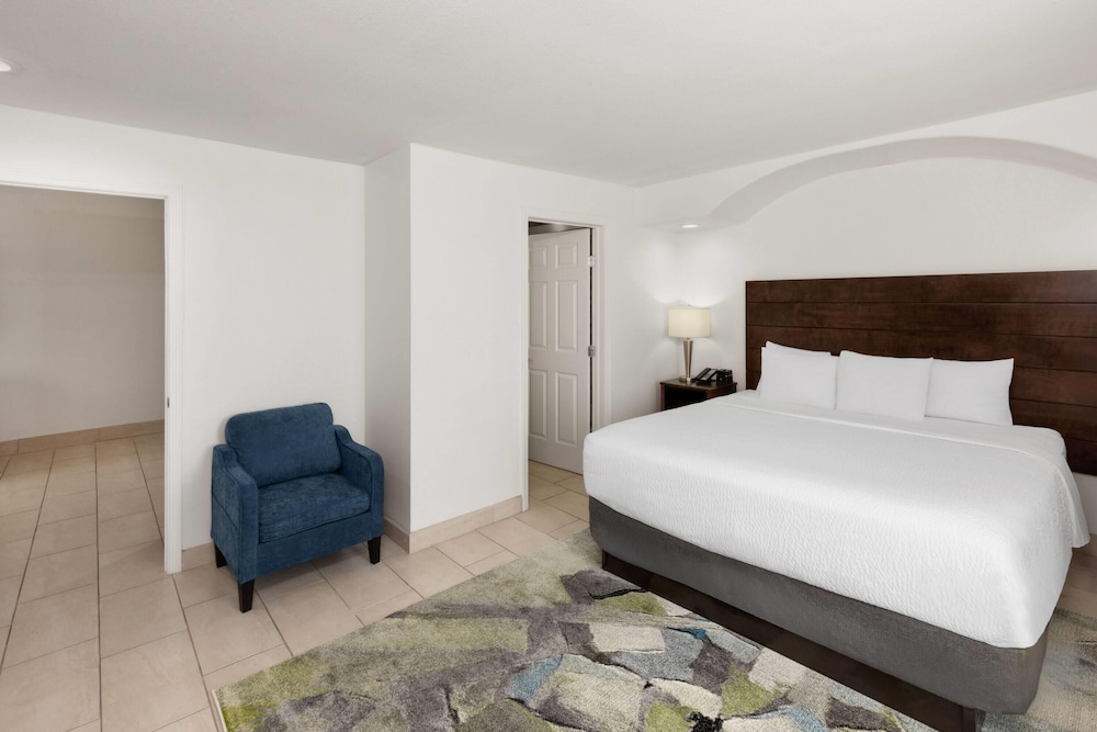 جناح بسرير كينج، La Quinta Inn & Suites by Wyndham Laredo Airport 2/2