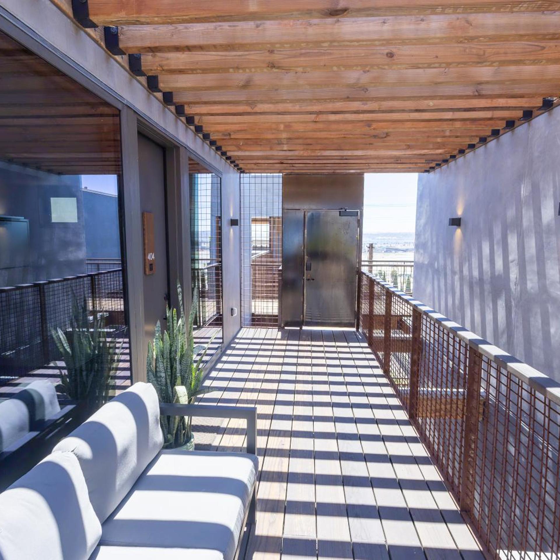 City24 Condo Hotel Little Italy Mission Hills 43/49