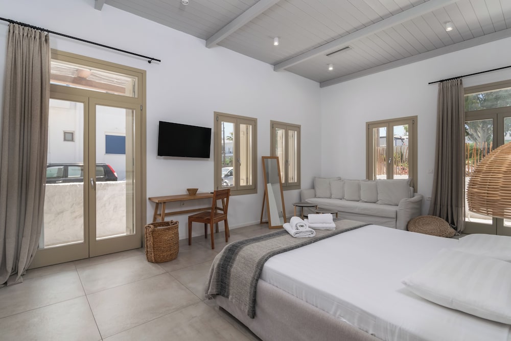 INTERIOR, PREMIER, SUITE, HOT TUB