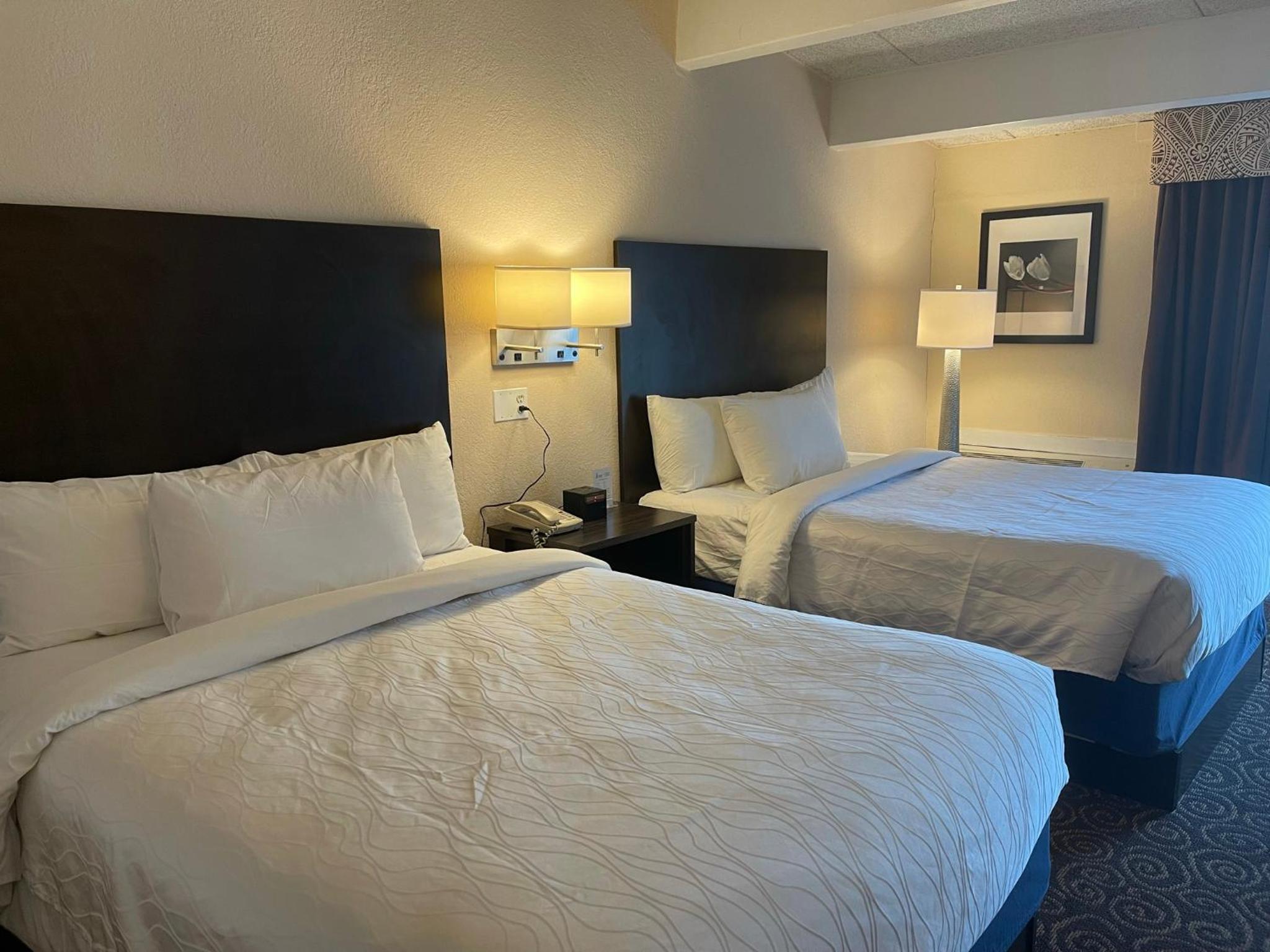DELUXE, 2 QUEEN BEDS