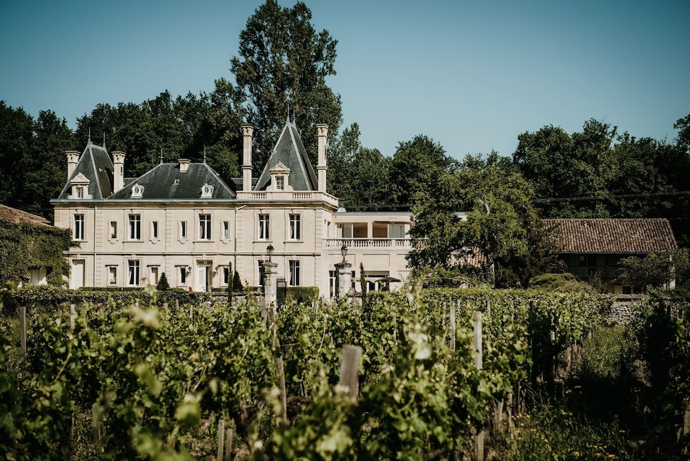 Chateau De Meyre 40/48
