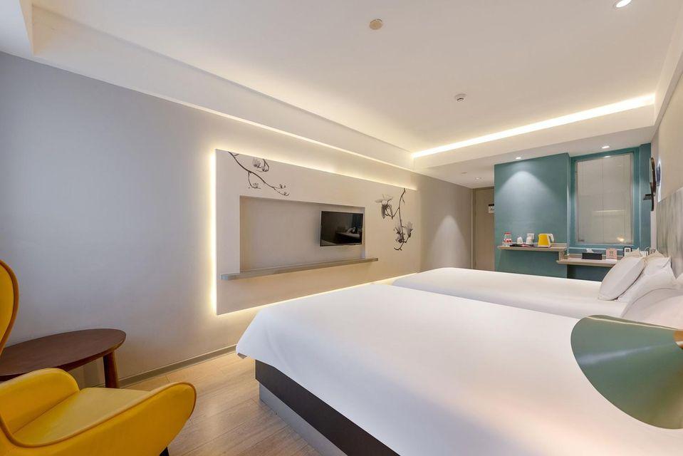 Bright, Standard, Twin Beds
