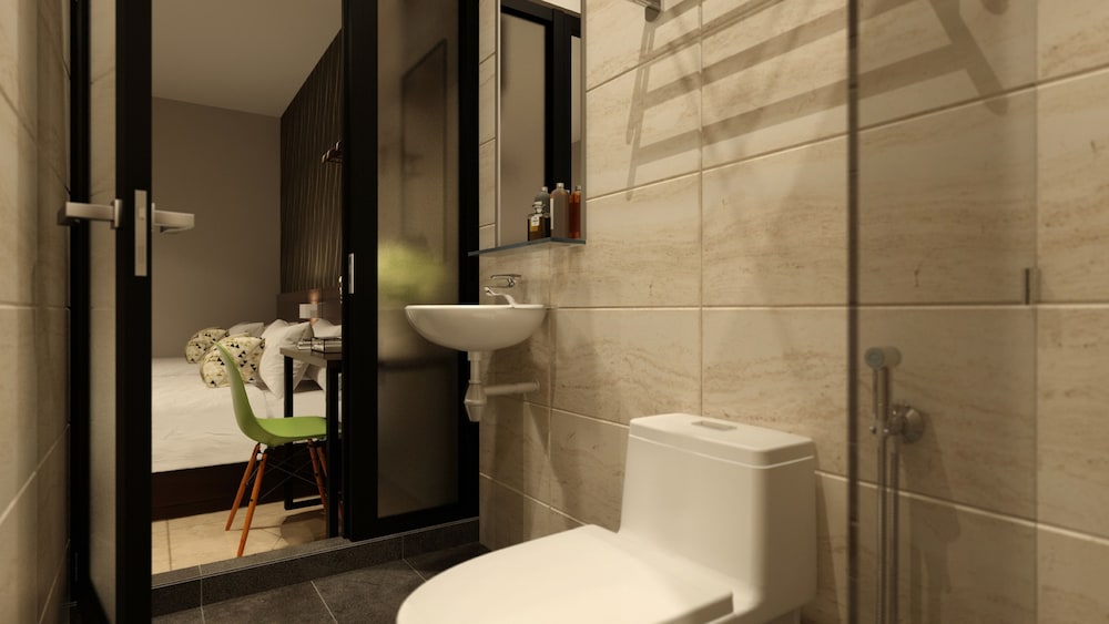 The Square Hotel 55/62