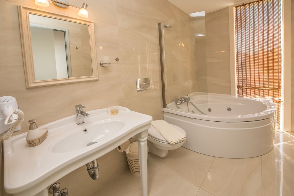 Destina Boutique Hotel 40/42