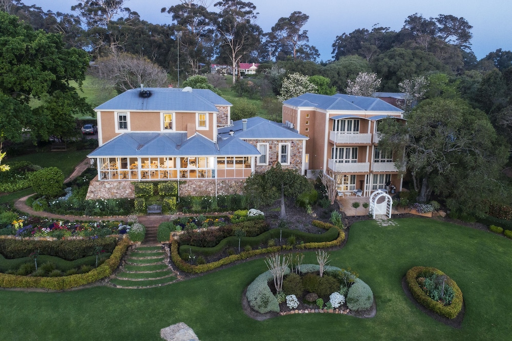 Grand Mercure Basildene Manor 3/46